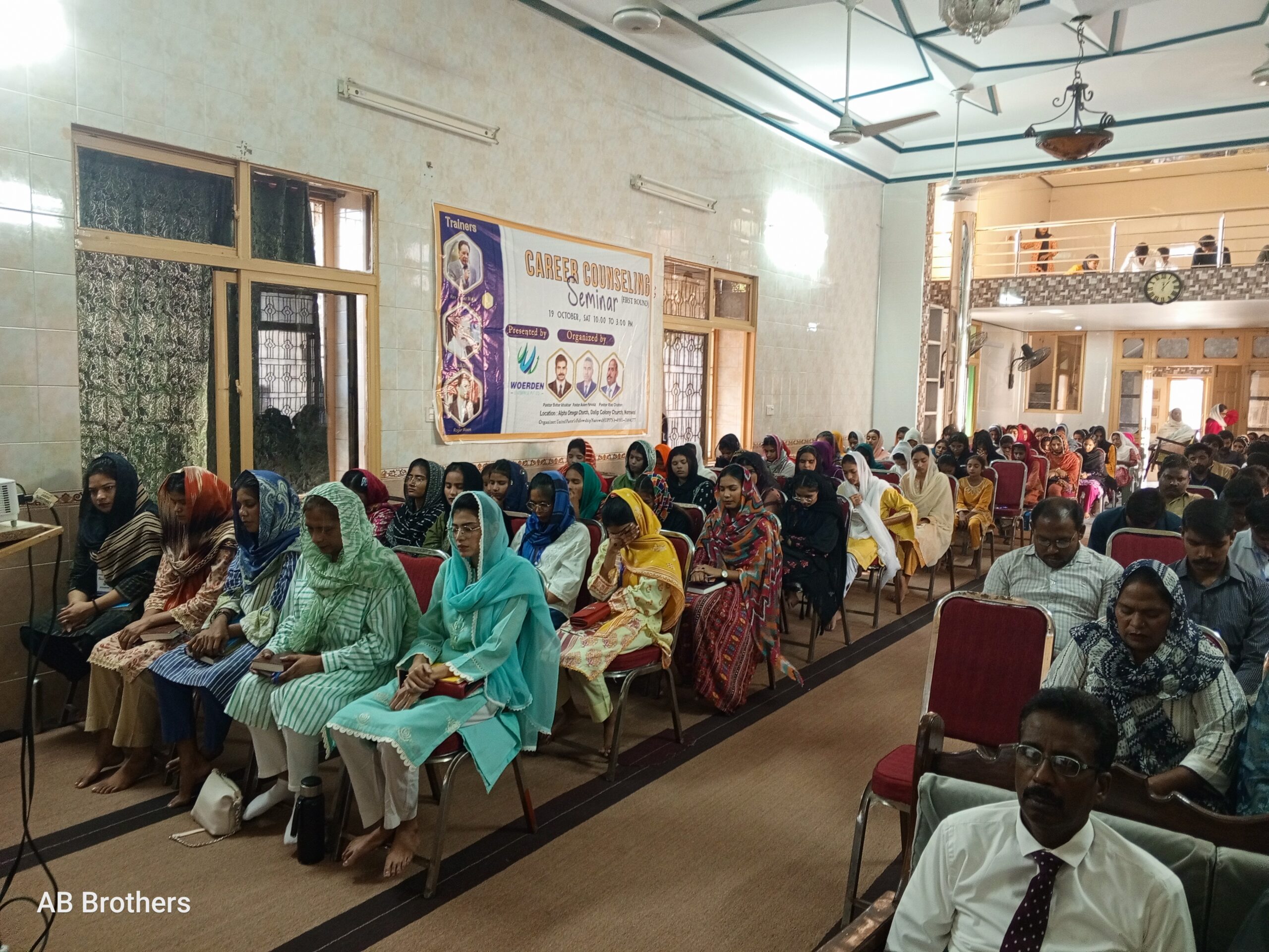 Roger Z. Moon leading a free career counselling seminar